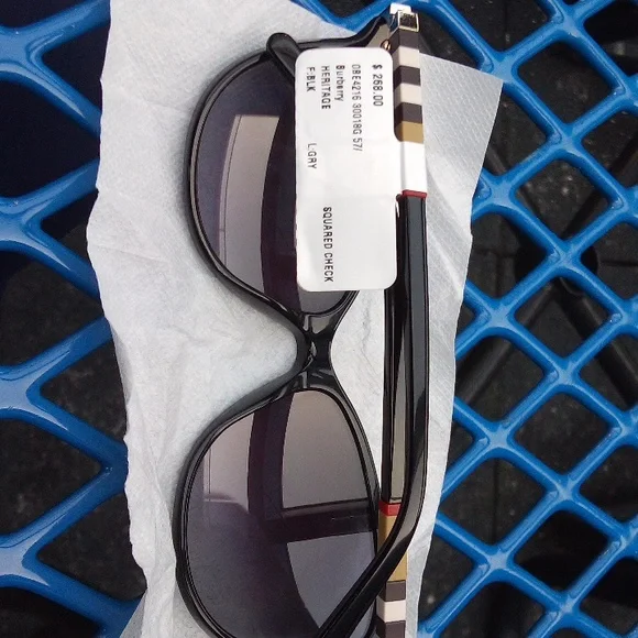 Burberry Heritage, F: black L: grey squared check - Picture 3 of 3